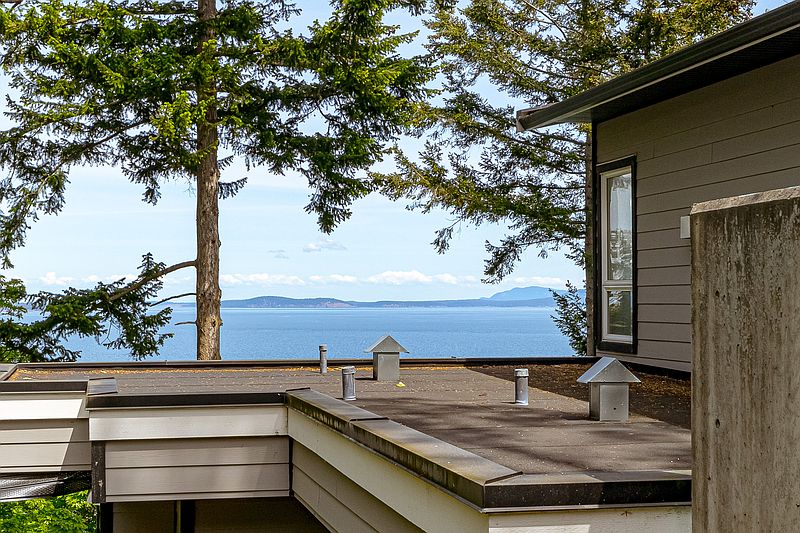 Saanich House for rent - 3 Bedrooms — photo 56