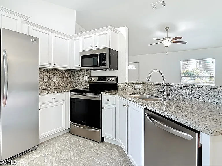 18522 Robinson Ave — Photo 11