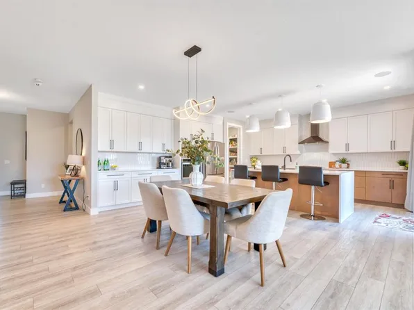 6 Legacy Woods Cres SE, Calgary, AB T2X 2G5