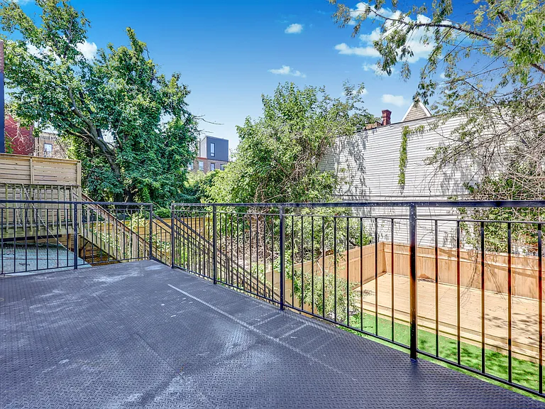 1107 Jefferson Ave #2 — Photo 9