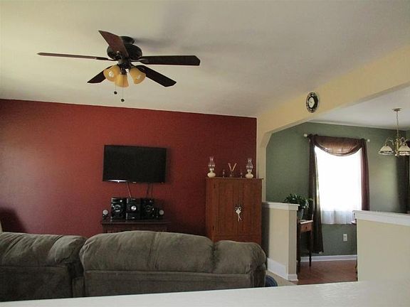2nd image of 212 Valders Blvd