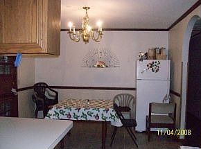 2nd image of 411 Robinson St