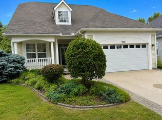 3946 Hillsdale Dr, Auburn Hills, MI 48326