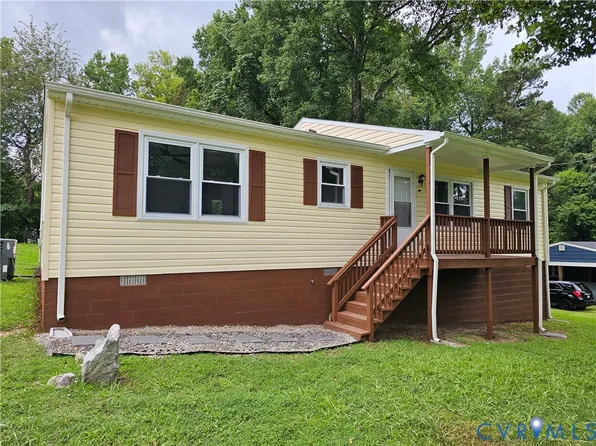 915 2nd St, Blackstone, VA 23824