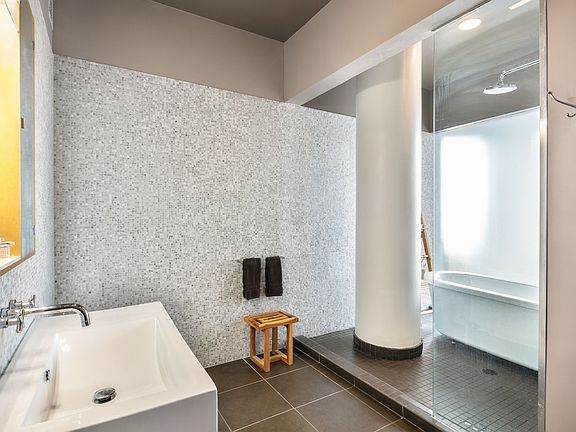 5th image of 27-28 Thomson Ave #245
