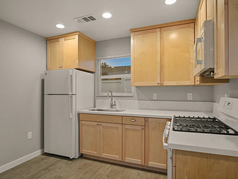 327 Franci St #A — Photo 7