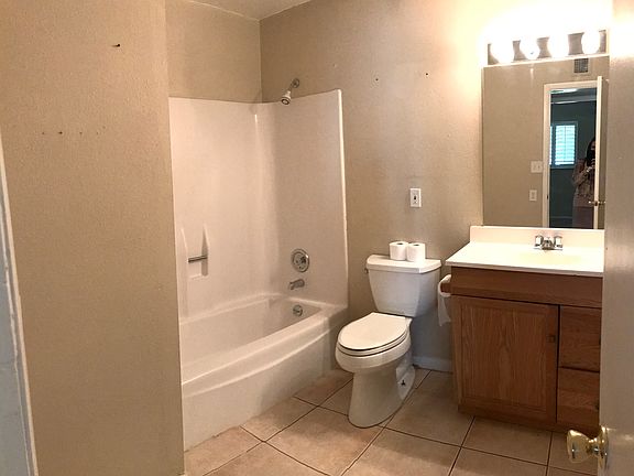 Hall/Guest Bath