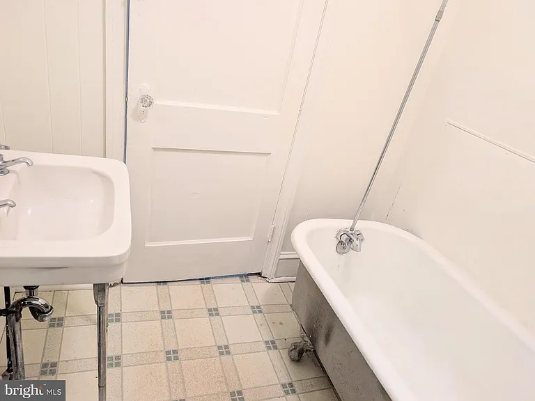 509 Snyder Ave — Photo 9