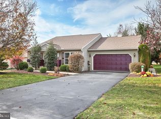 2864 Golden Villas Dr, York, PA 17408