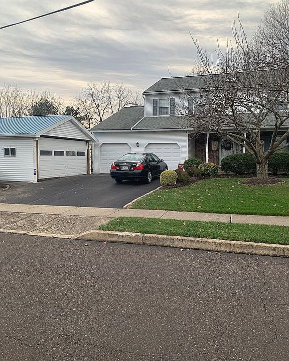 2nd image of 510 W Blooming Glen Dr