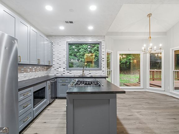 2nd image of 3504 Wellsley Dr
