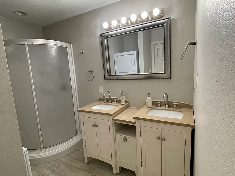 4300 Valentine St — Photo 10