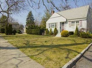 2859 Eaton Rd SW, Wantagh, NY 11793