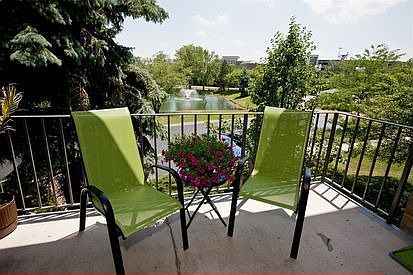 5th image of 1 Oak Brook Club Dr APT B205