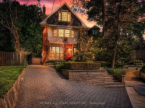 2nd image of 30 Edgewood Cres