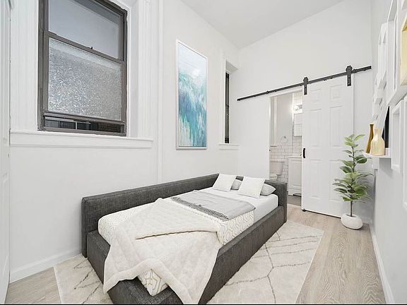 5th image of 319 E 83rd St #1AB