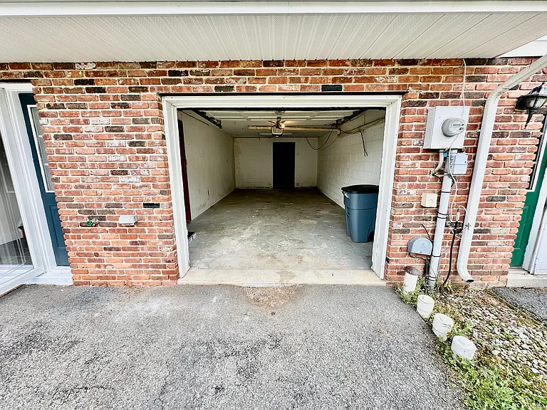 2220 Fox Run — Photo 37