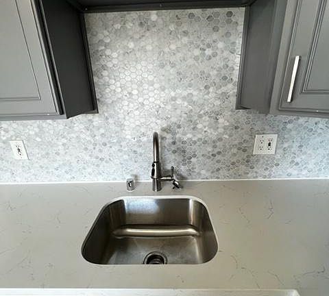 4th image of 3344 Fillmore St #201