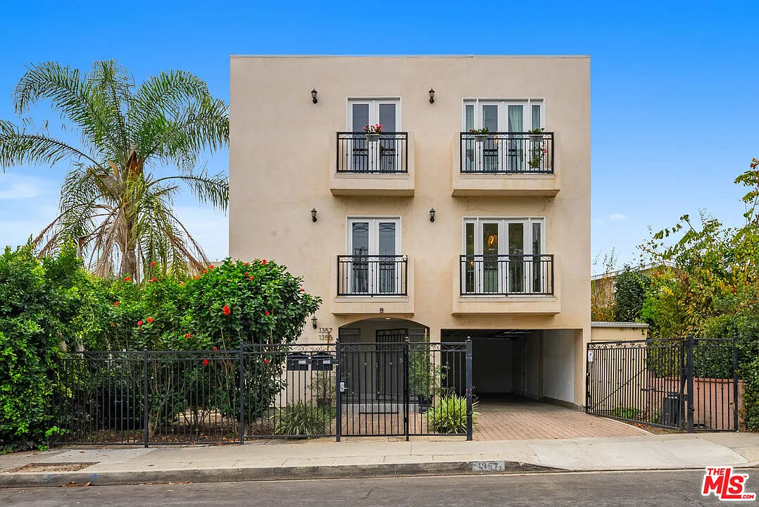 2 bed, 2.5 bath, 2200 sqft, $4,495 — Photo 1