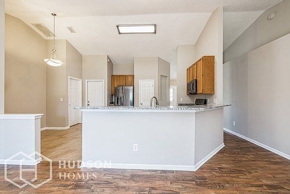 5th image of 2040 Frogmore Dr
