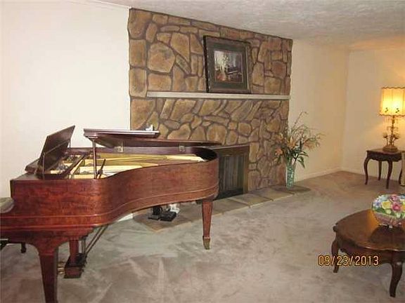 3rd image of 229 Riverdale Dr