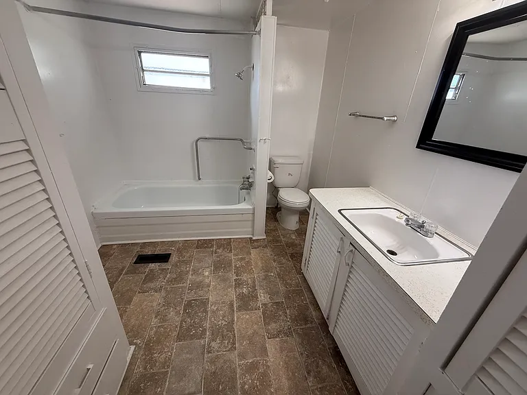 4851 W Gandy Blvd #31 — Photo 9