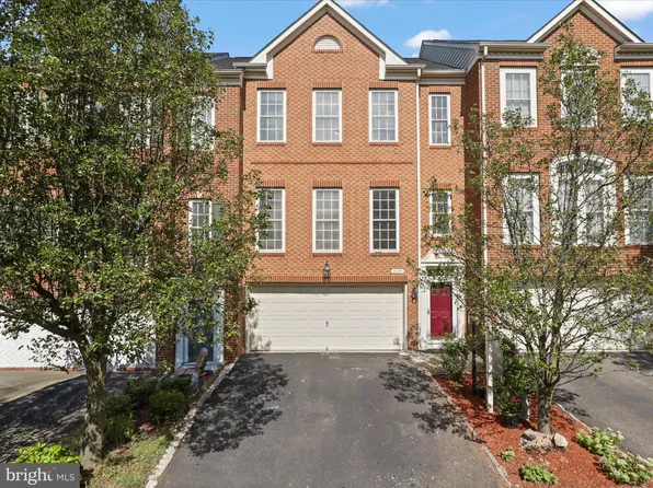 8089 Samuel Wallis St, Lorton, VA 22079