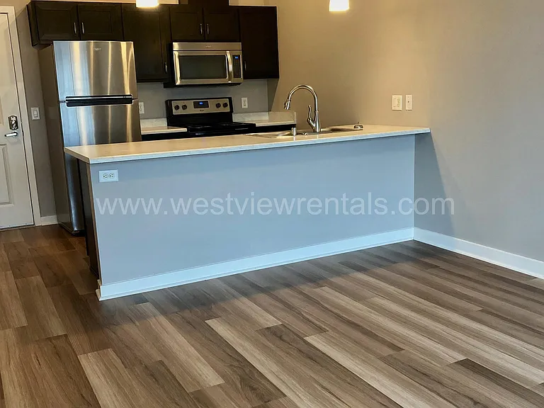 203 E Laurel St — Photo 176