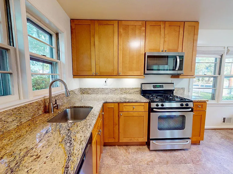 6415 Potomac Ave — Photo 17