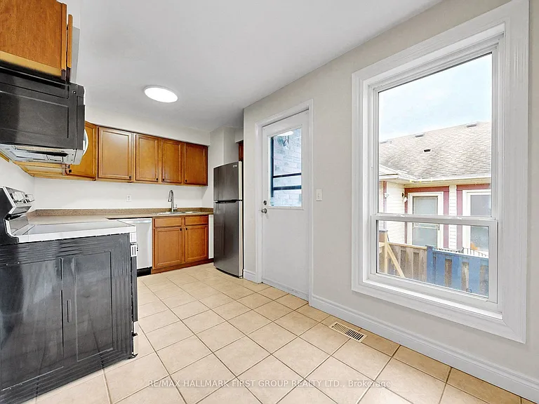 1443 Connery Cres #UPPER — Photo 6