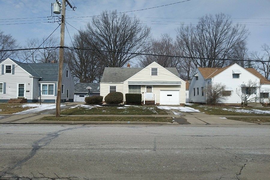 1st image of 27531 Forestview Ave