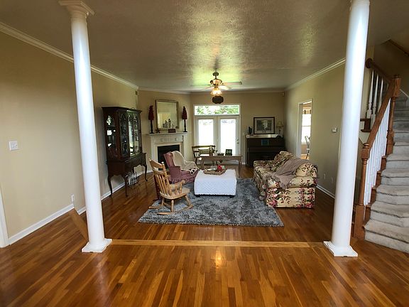 3rd image of 1436 Club House Dr