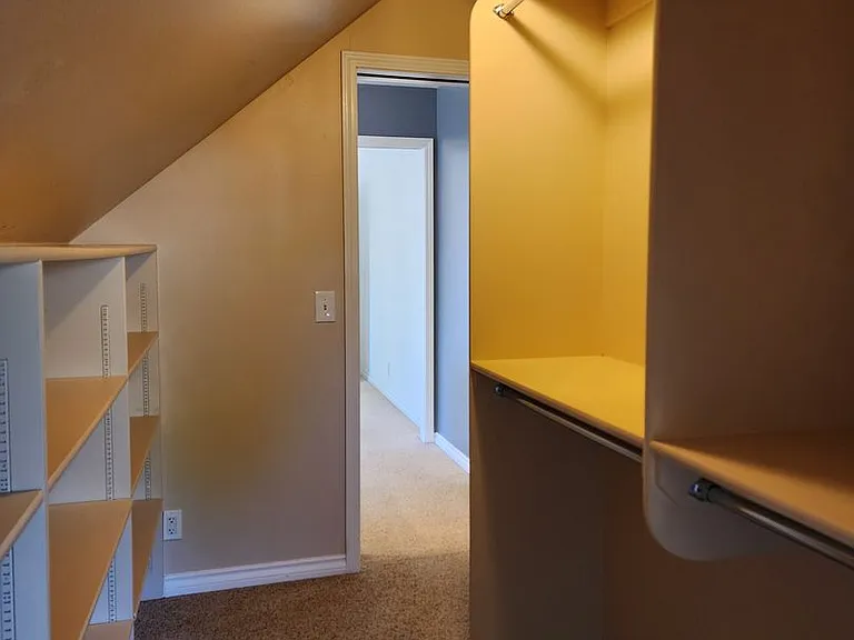 1592 Kingston Way — Photo 34