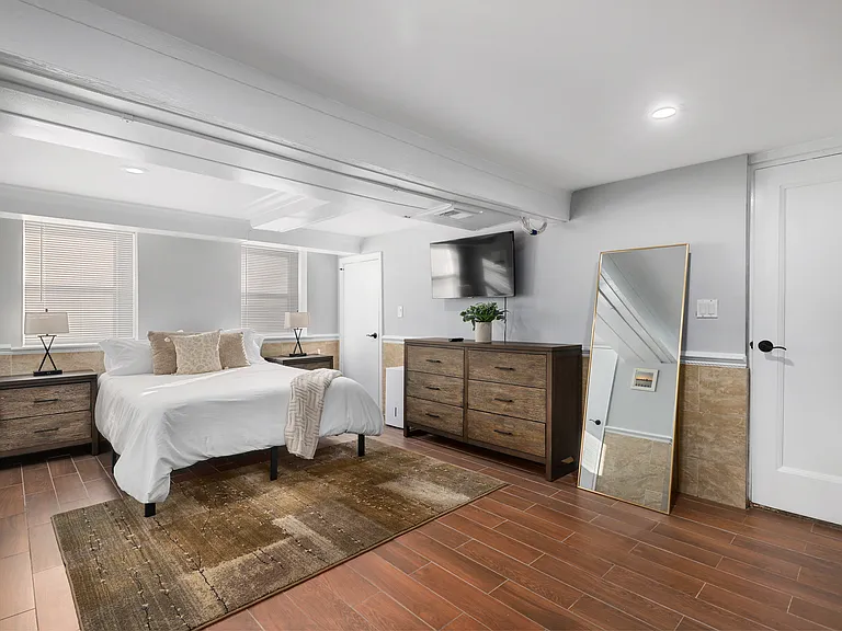 221 Lawrence St — Photo 10