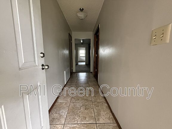 2nd image of 615 Cumberland Dr