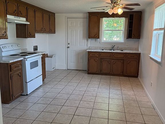 2nd image of 821 Darrin Dr