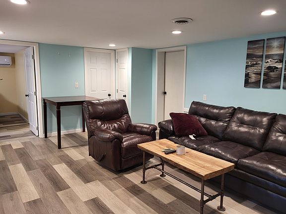 2nd image of 2912 Carson Ave