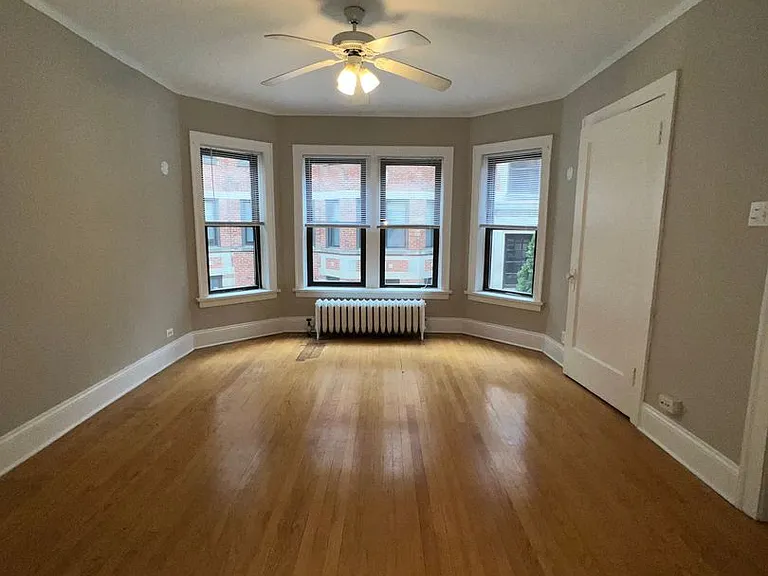 2129 — Photo 2