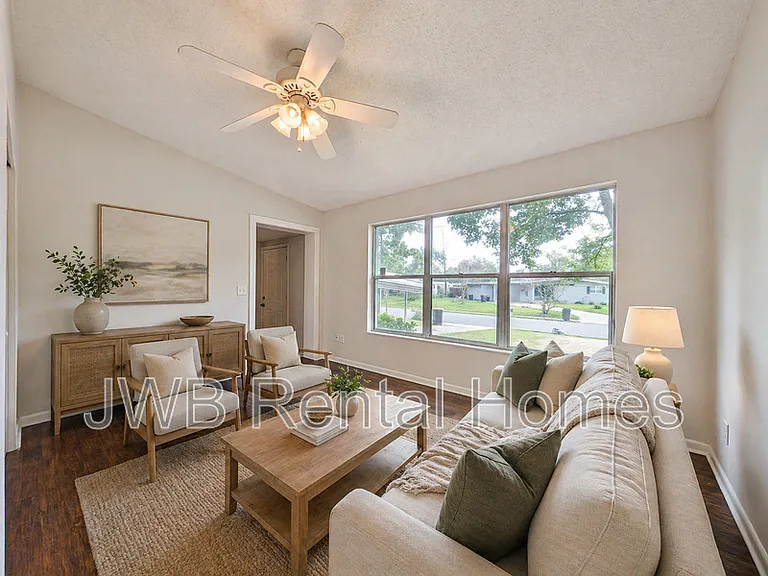 2050 Monteau Dr — Photo 7
