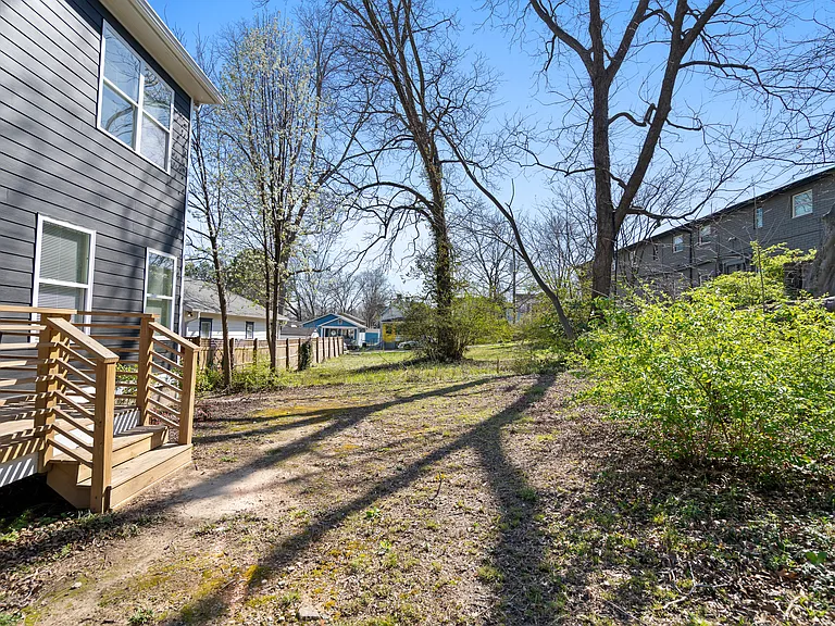 604 Julian St NW — Photo 10