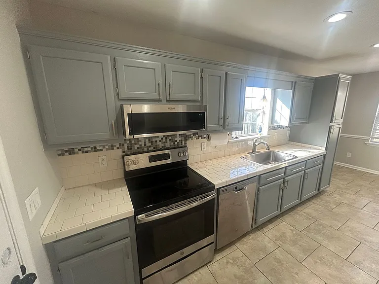 2729 Temperance Dr — Photo 6