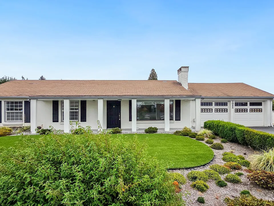 1022 Sunset Way