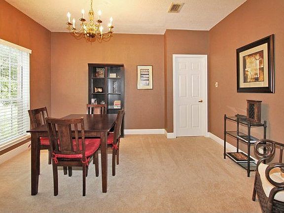 3rd image of 19505 Encino Crown