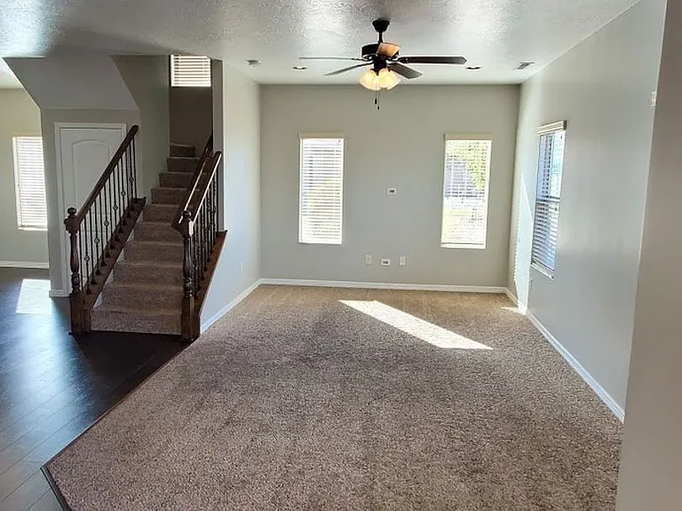 671 N Bluffview Cir — Photo 8