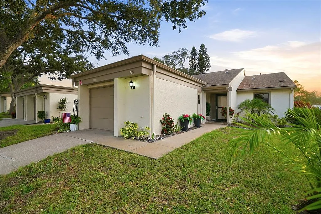 2 bed, 2.0 bath, 1320 sqft, $2,400 — Photo 1