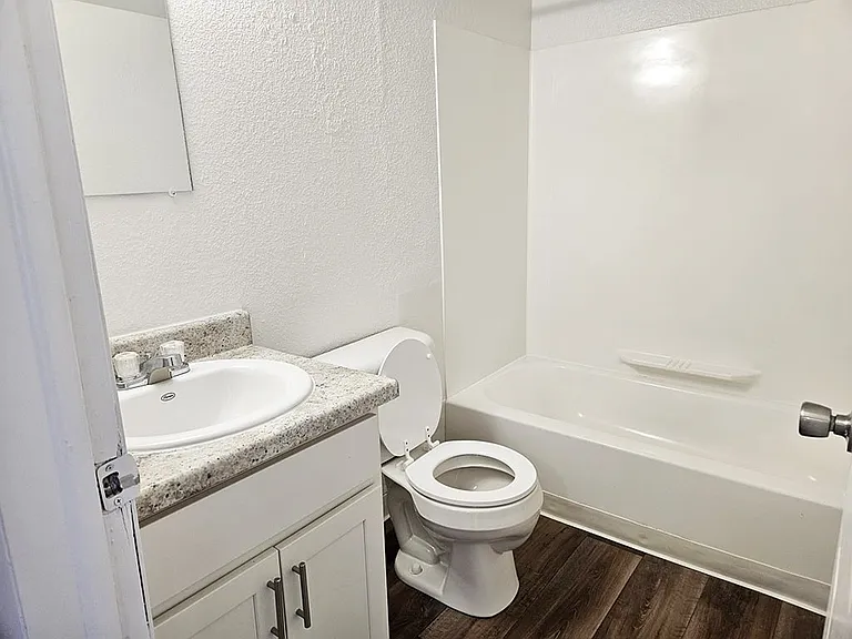 Waverly Park Apartments — Photo 43