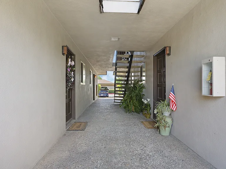 Avenue West Apartments — Photo 23