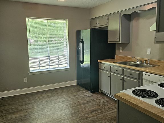 4th image of 3605 Carroll Dr