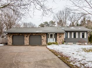 1904 Chestnut Dr, Hudson, WI 54016