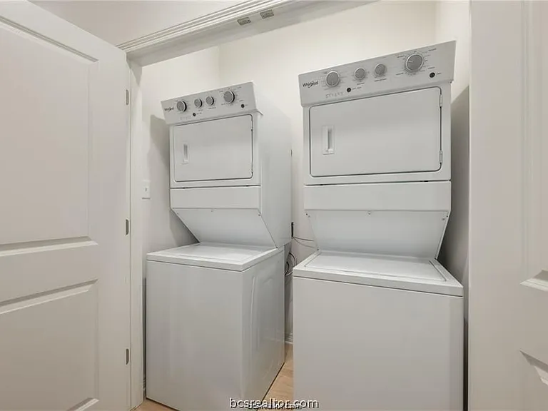 216 Richards St — Photo 10